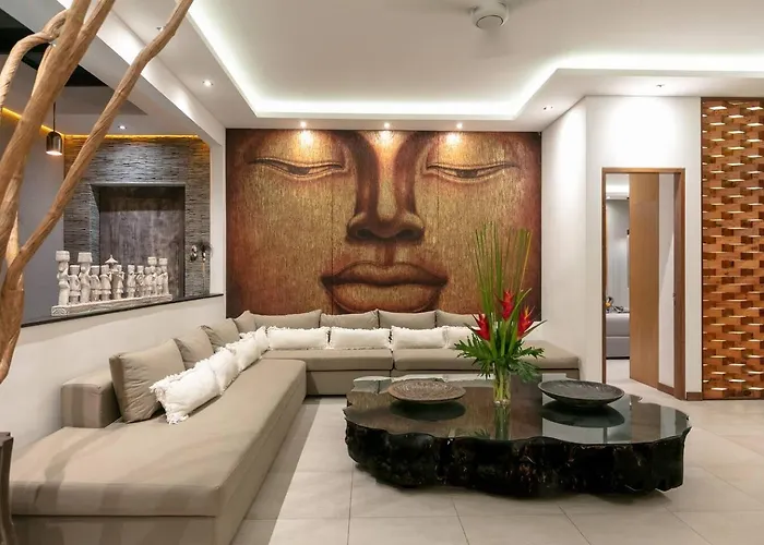 Amazing 4 Bedroom With Garden, Pool In
