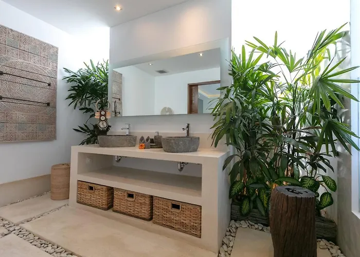Вилла Amazing 4 Bedroom With Garden, Pool In *