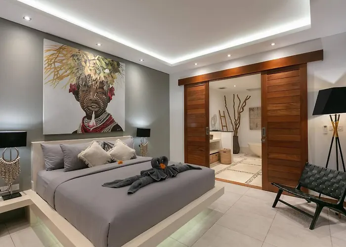 Amazing 4 Bedroom With Garden, Pool In