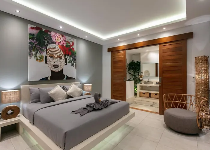 Amazing 4 Bedroom With Garden, Pool In *