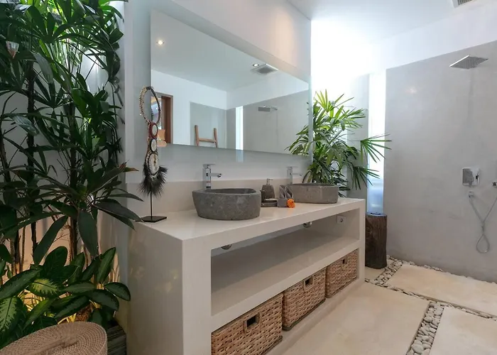 Вилла Amazing 4 Bedroom With Garden, Pool In